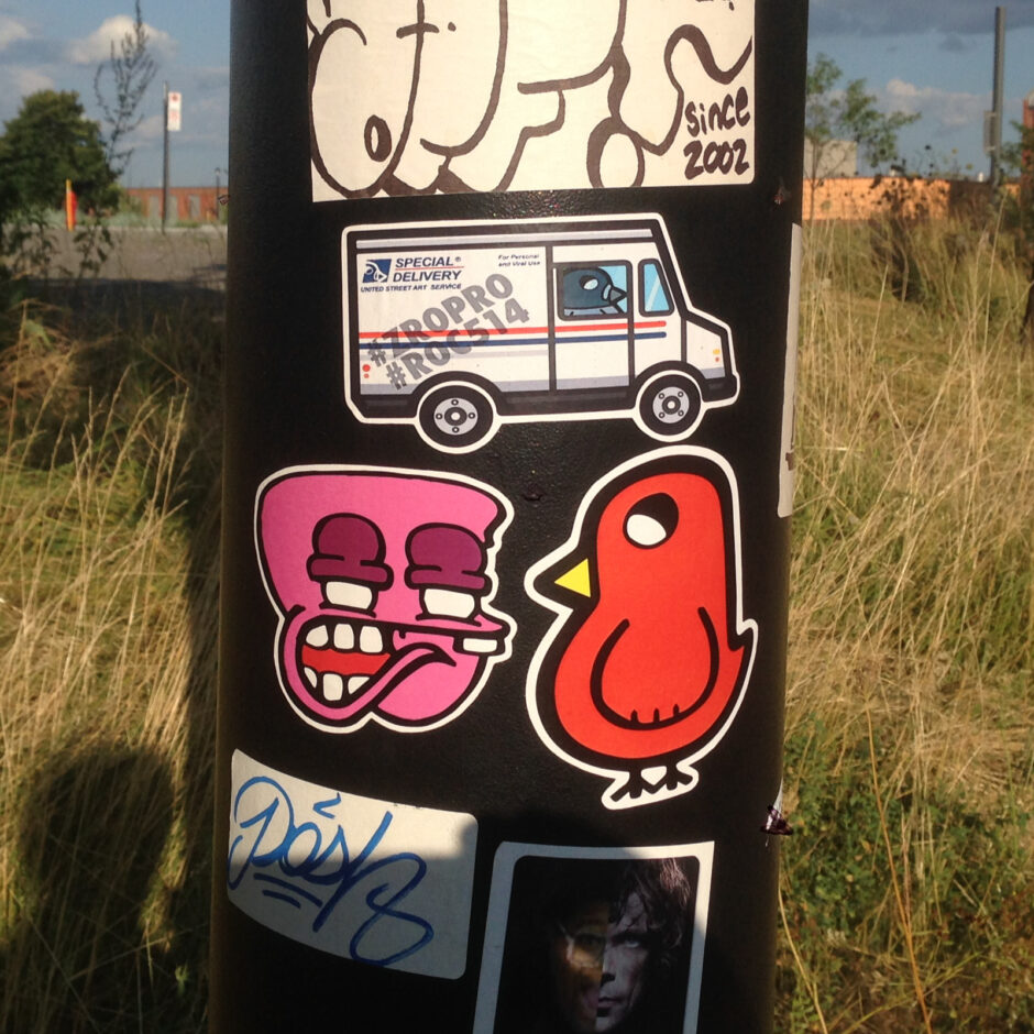 Cartoon pigeons stickers