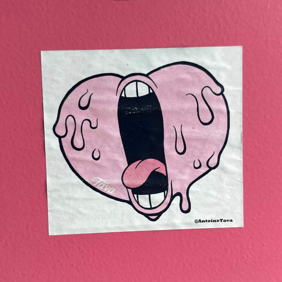 Tava Screaming Heart sticker
