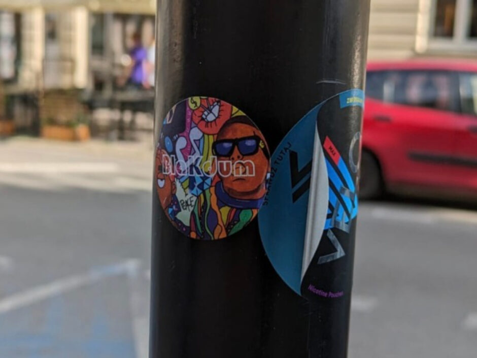 Blakdum circle sticker