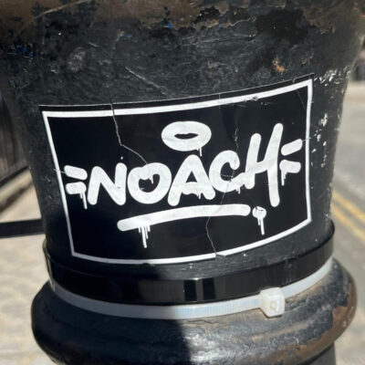 Noach tag sticker
