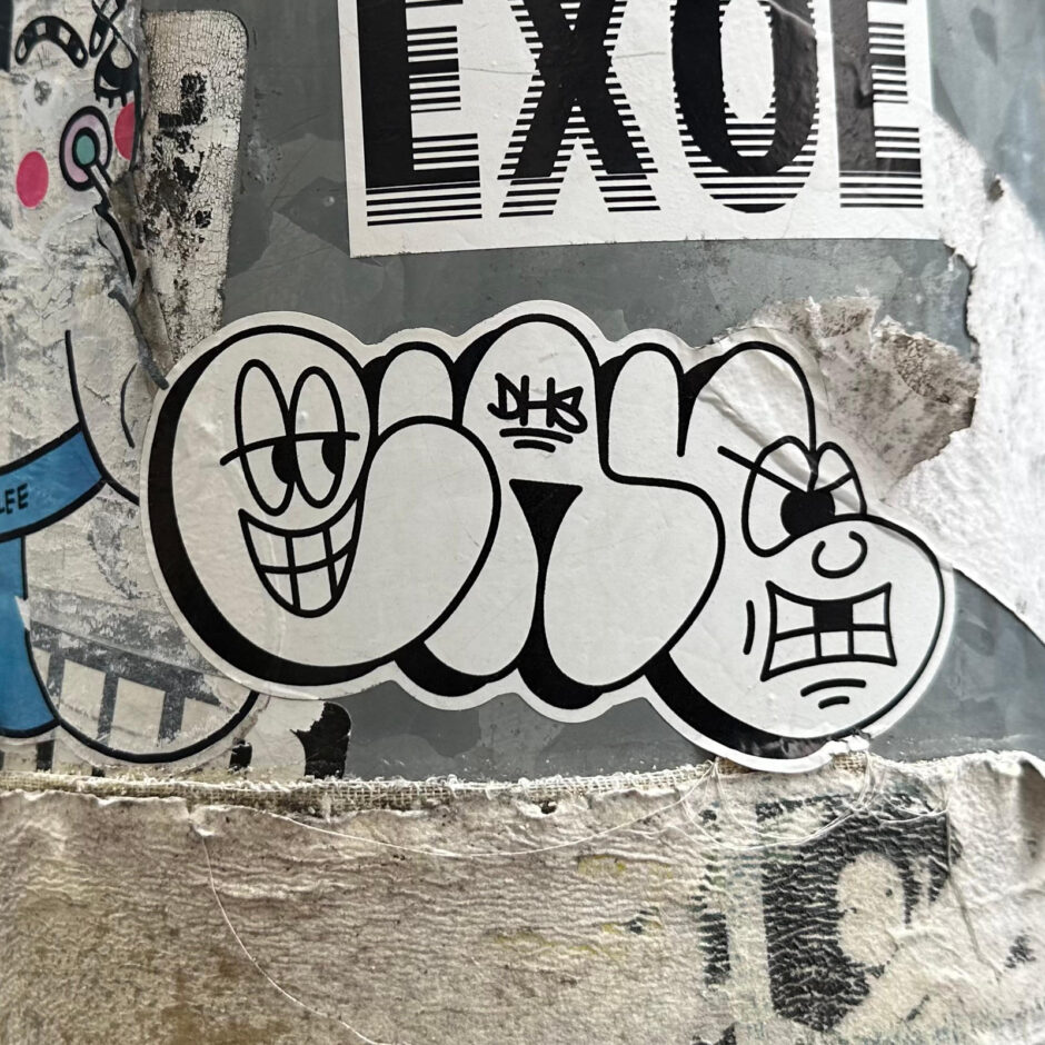 Cartoon face graf sticker